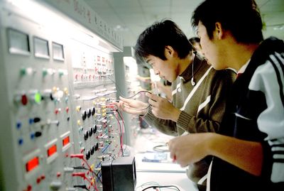 信息電子技術(shù)服務(wù)實(shí)驗(yàn)中心簡(jiǎn)介